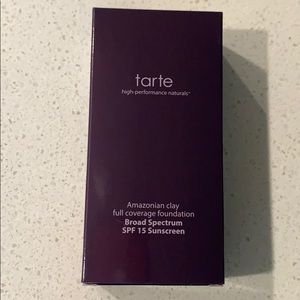 Tarte Amazonian clay foundation 22B light beige